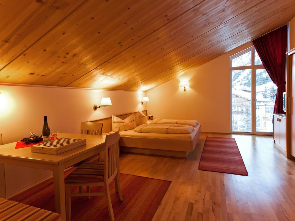 Haus Sebastian Lägenhet Lech am Arlberg Rum bild
